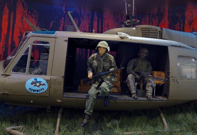 Diorama of airborne rangers exiting a helicopter